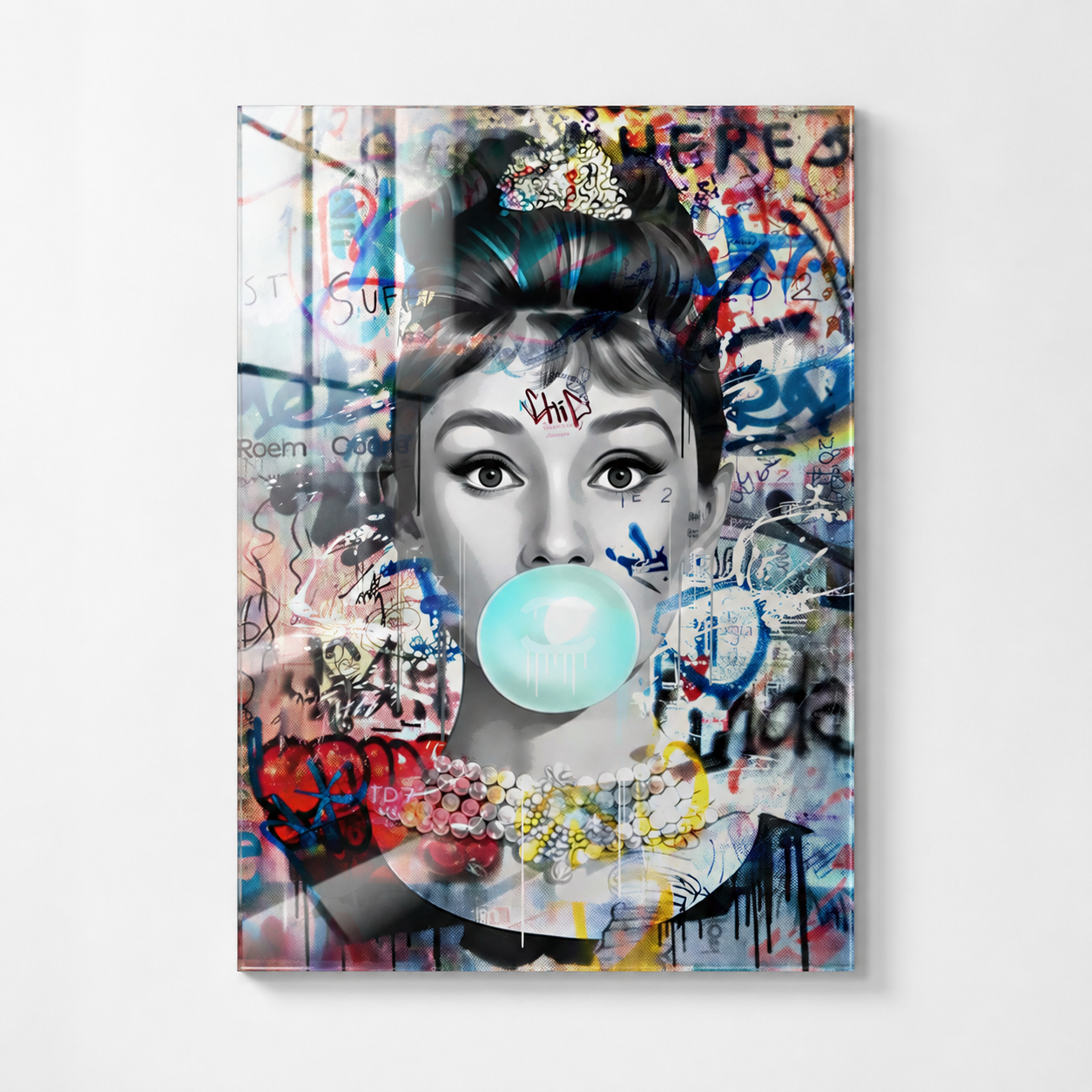 Pop Art Audrey Hepburn ve Sakız Dikey Cam Tablo