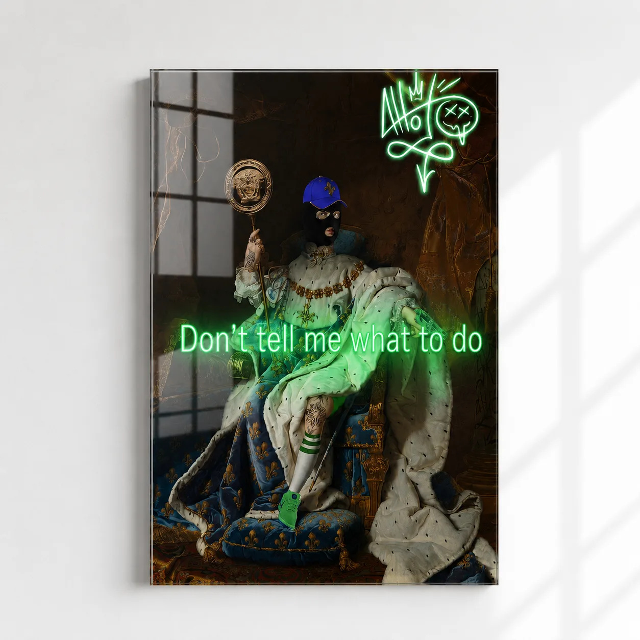 Asi Kraliçe ve Neon Işıltısı 'Don't Tell Me What To Do' Dikey Cam Tablo