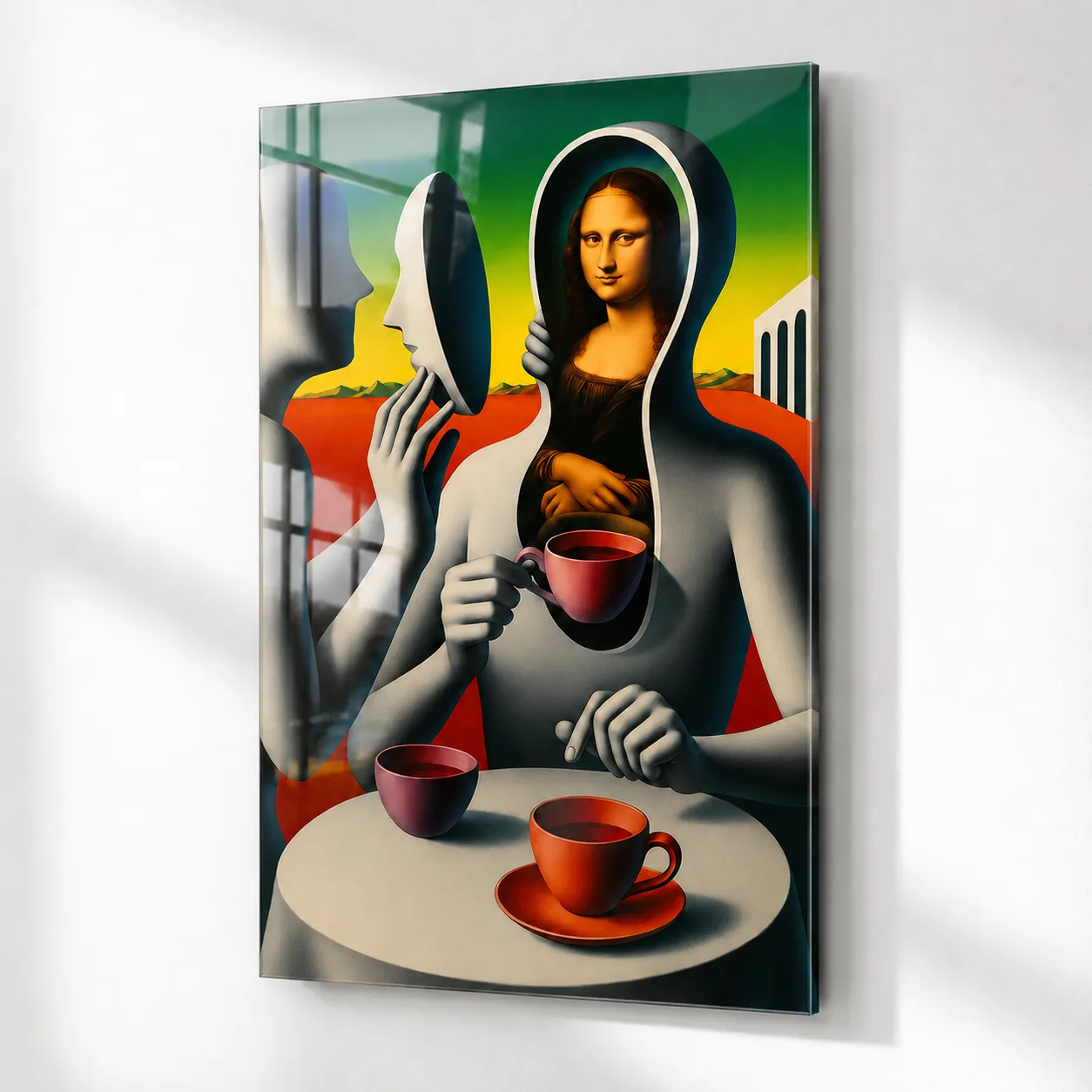 Mona Lisa'nın Gizemi: Maskeler ve Kahve Keyfi Dikey Cam Tablo