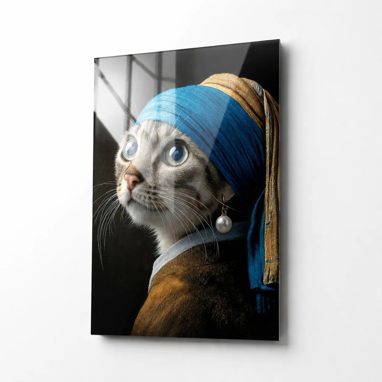 İnci Küpeli Kedi Temalı Sanatsal Dikey Cam Tablo